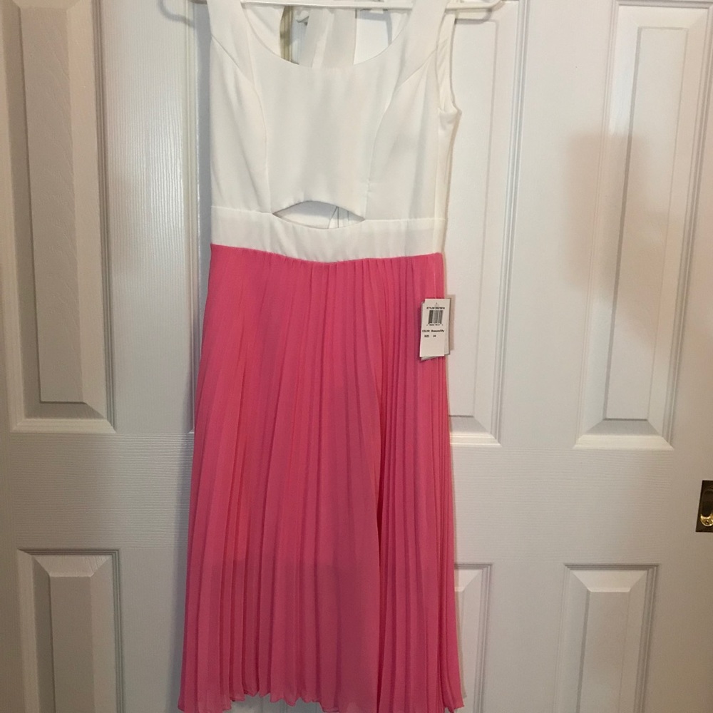 NWT B. Darlin sleeveless pleated chiffon dress
